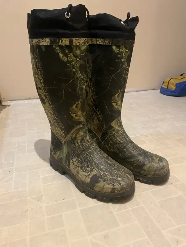 new S10 camo rubber boots