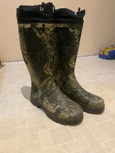 new S10 camo rubber boots