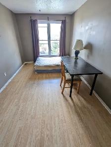 Large room on Woodroffe/Majestic, 4 mins to Algonquin. ASAP - Photo 2