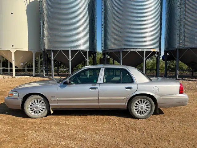 2009 Mercury Grand Marquis LS Ultimate Edition -107,358kms-