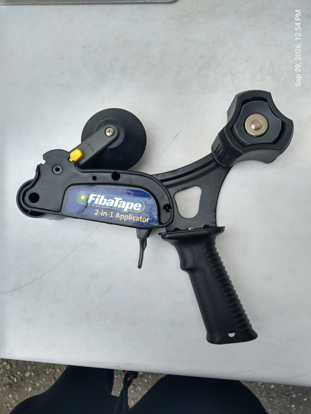 Drywall mesh tape corner applicator