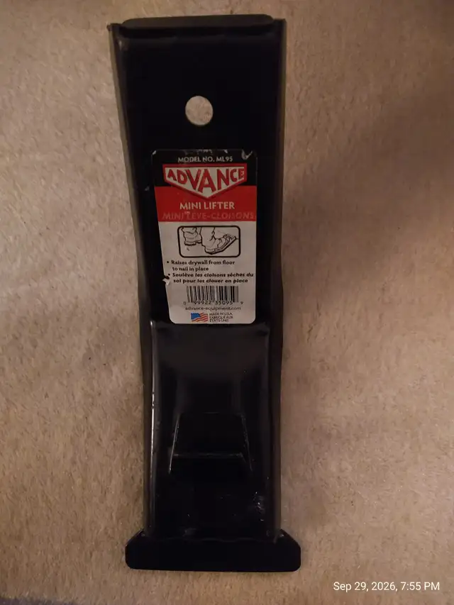 Pocket size drywall lifter