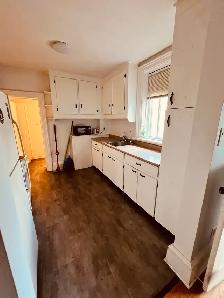 2-Bedroom Upper-Level Apartment for Rent – Downtown