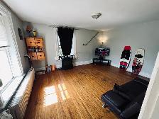 2-Bedroom Upper-Level Apartment for Rent – Downtown - Photo 7