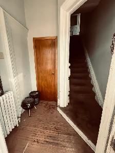 2-Bedroom Upper-Level Apartment for Rent – Downtown - Photo 9
