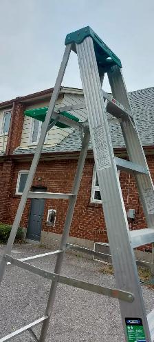 Werner 8 ft step ladder - Photo 2