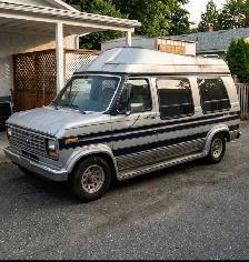 Ford 1991 E150 Passenger Wheelchair Van - Photo 2