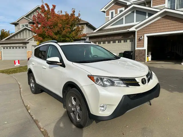 2015 Toyota RAV4 XLE AWD - Pearl White, 119,500kms New Tires