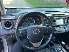 2015 Toyota RAV4 XLE AWD - Pearl White, 119,500kms New Tires - Photo 3