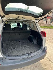 2015 Toyota RAV4 XLE AWD - Pearl White, 119,500kms New Tires - Photo 9