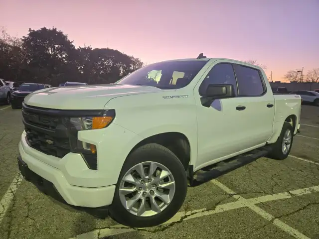 2023 Chevrolet Silverado 1500 Custom Crew Cab Short Box 4-Wheel