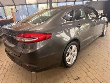 2018 Ford Fusion SE - Photo 3