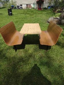 Restaurant table with 2 benches - Photo 2