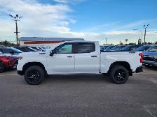 2026 Chevrolet Silverado 1500 LT Trail Boss Crew Cab Short Box 4 - Photo 3