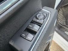 2026 Chevrolet Silverado 1500 LT Trail Boss Crew Cab Short Box 4 - Photo 8