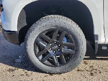 2026 Chevrolet Silverado 1500 LT Trail Boss Crew Cab Short Box 4 - Photo 5