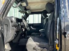2012 Jeep WRANGLER UNLIMITED Sahara 4WD | Command Start | Heated - Photo 20