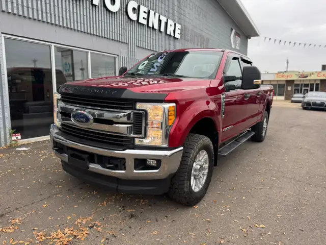 2017 Ford Super Duty F-350 SRW XLT 4WD Crew Cab 6.75' Box