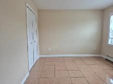 A spacious one-bedroom apt, top floor, October, Heat included - Photo 12