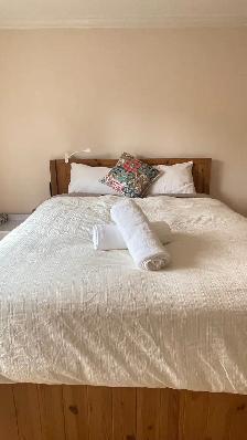 Bright Furnished Queen Room | Monthly | Bayview & Steeles - Photo 2