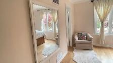 Bright Furnished Queen Room | Monthly | Bayview & Steeles - Photo 3
