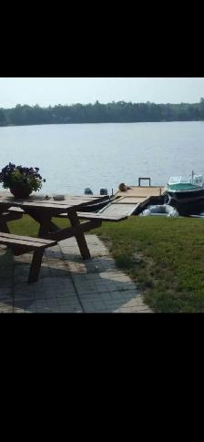 BEAUTIFUL WATERFRONT HOME NEAR KINGSTON ON. (VERONA)