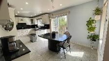 Furnished Queen Room –Second floor- All Inclusive /Females only - Photo 6