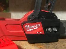 Milwaukee M18 FUEL 16' Brushless Chainsaw Kit - Photo 4