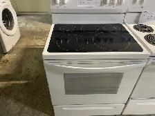 Cuisinière blanche vitrocéramique Frigidaire
