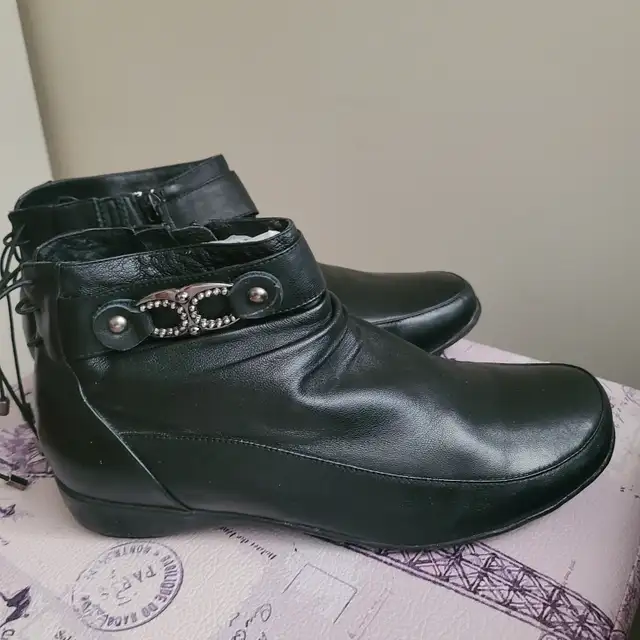 New Women Bootis Size 9
