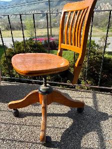 OAK SWIVEL OFFICE CHAIR