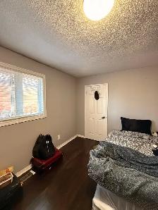 Furnished Bedroom for Rent (Available Now) - Mavis & Eglinton - Photo 3