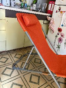 2 chaises longues extérieures transats, valeur $200 - Photo 2
