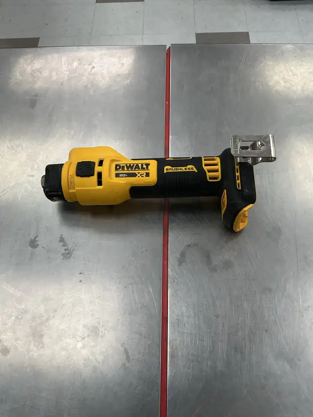 cut out tool Dewalt