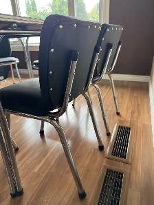 Vintage Table and Chairs - Photo 6