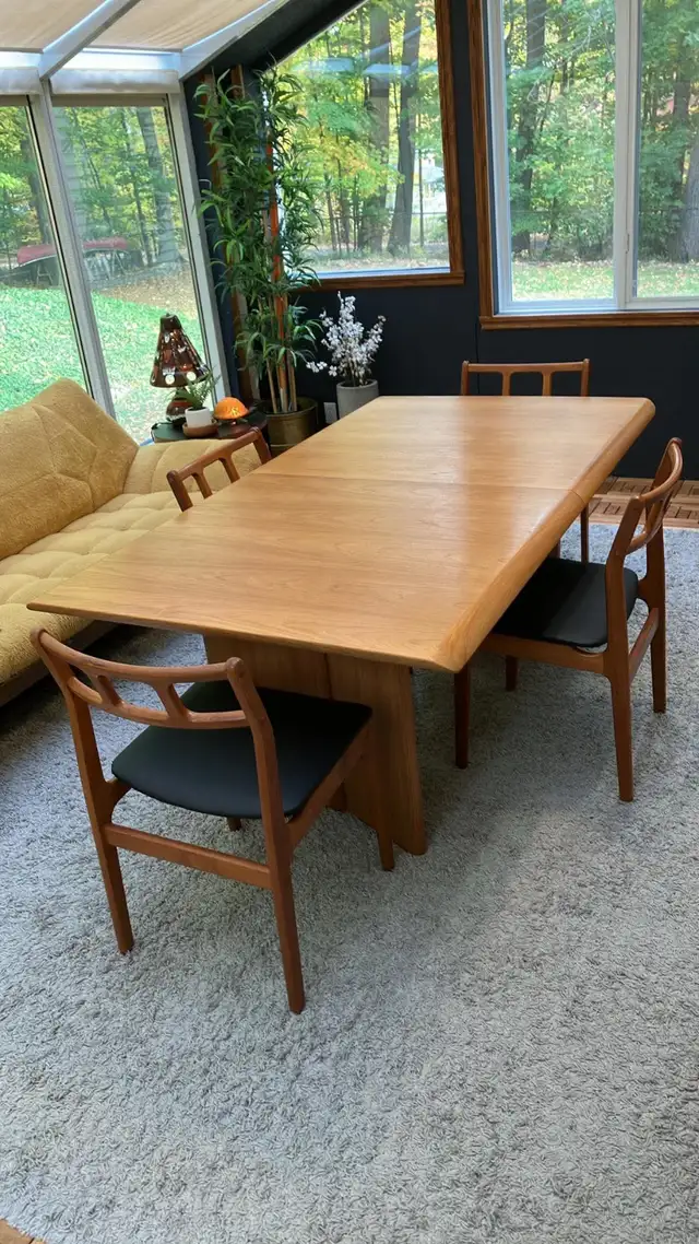 Mid century TEAK TECK Ensemble salle à manger. TRÈS GRANDE table