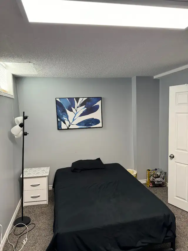 Furnished Bedroom for Rent (Available Nov 1s) - Mavis & Eglinton