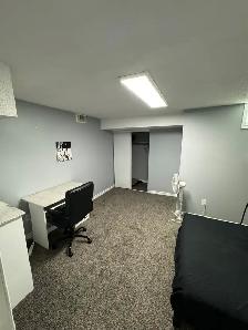 Furnished Bedroom for Rent (Available Nov 1s) - Mavis & Eglinton - Photo 3