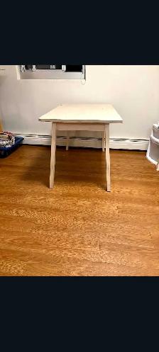 White Table - Photo 2