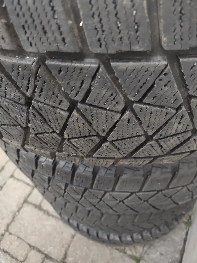 -4 pneus hiver Bridgestone Blizzak 245-60R18 excellent état