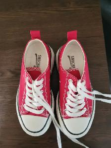 Soulier Snikers 2.0 rouge neuf grandeur 6