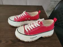 Soulier Snikers 2.0 rouge neuf grandeur 6 - Photo 2