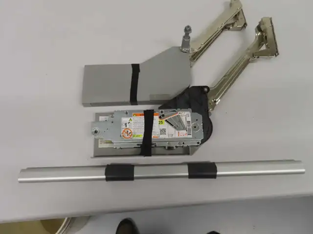 Mécanisme de levage de panneau frontale pour armoire