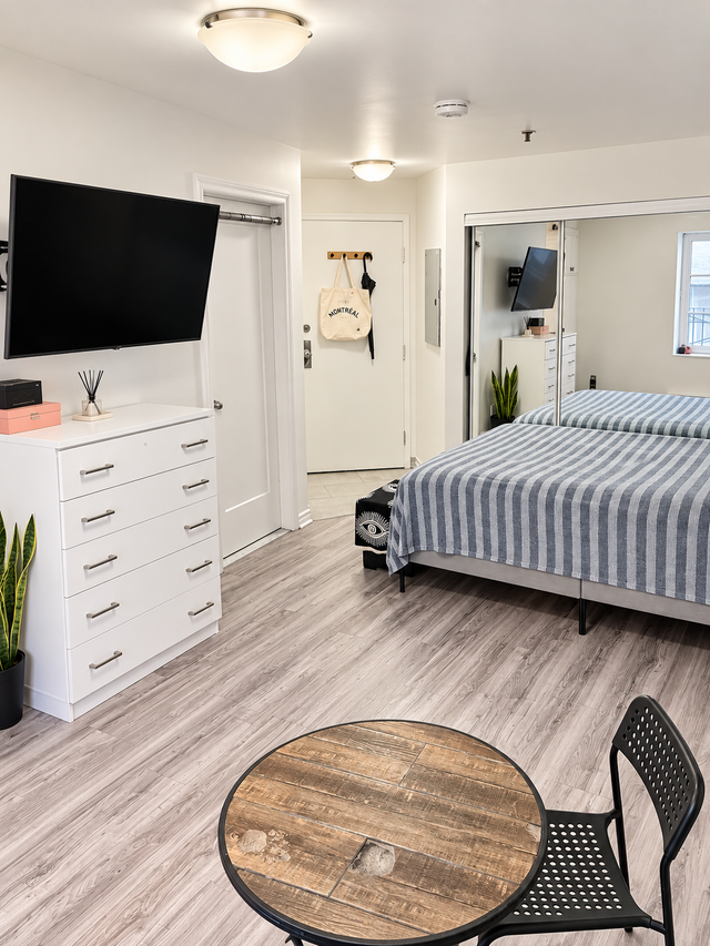50% 1er Mois - 2 1/2 Rénové Metro Papineau Montréal Appartement