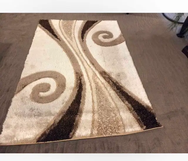 AREA RUG
