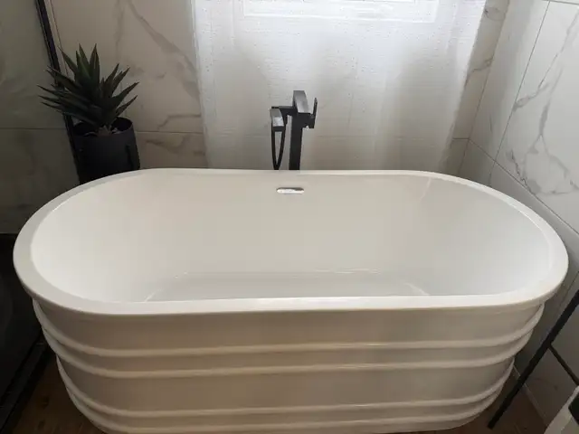 Bain autoportant avec lignes (4)