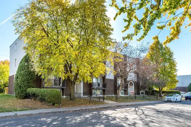 Beau 4½ – Brodeur, Longueuil – 1 425 $/mois – Décembre