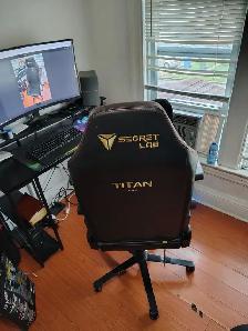 Selling Secret Labs Titan Evo Chair - Photo 2