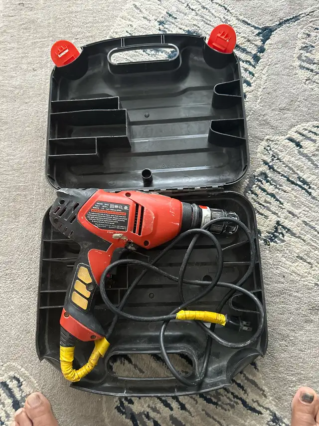BLACK DECKER DR220G 3/8' Corded Drill with Case