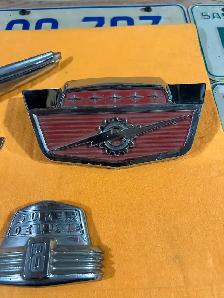 Vintage hood emblems - Photo 3